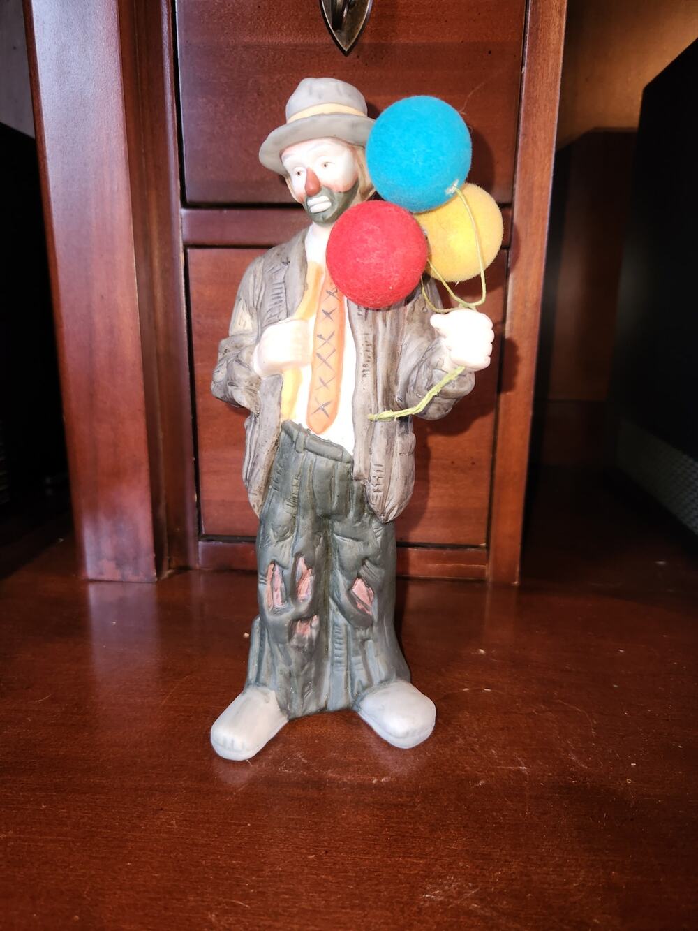 Emmett Kelly Jr Figurine Clown with Balloons 9 Inches Tall by Flambro